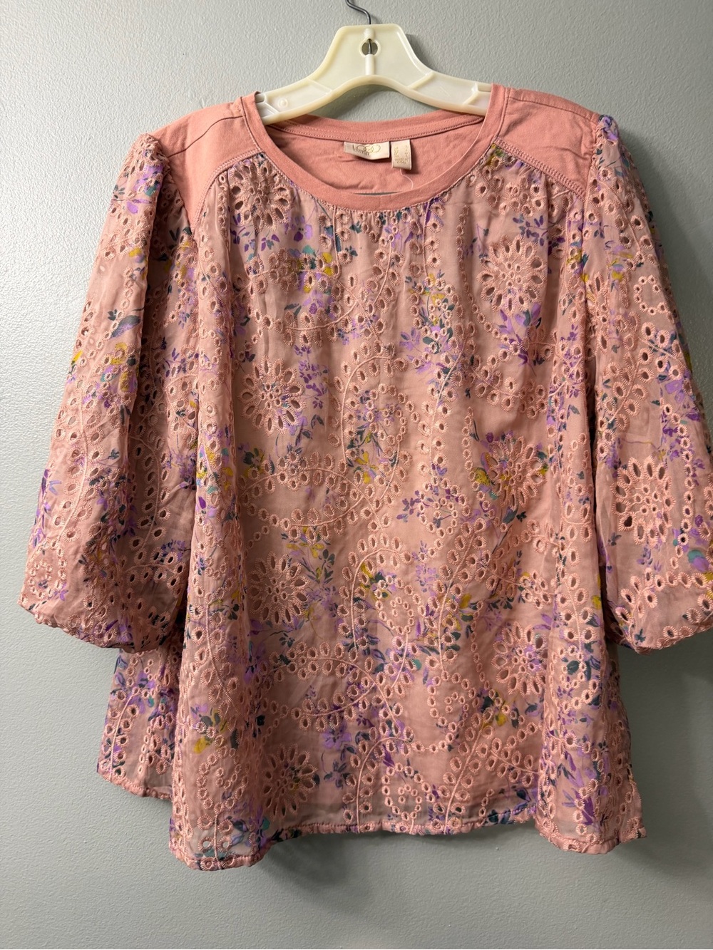 Logo Lavish Dusty Rose Lace-Trim eyelet puff sleeve blouse small